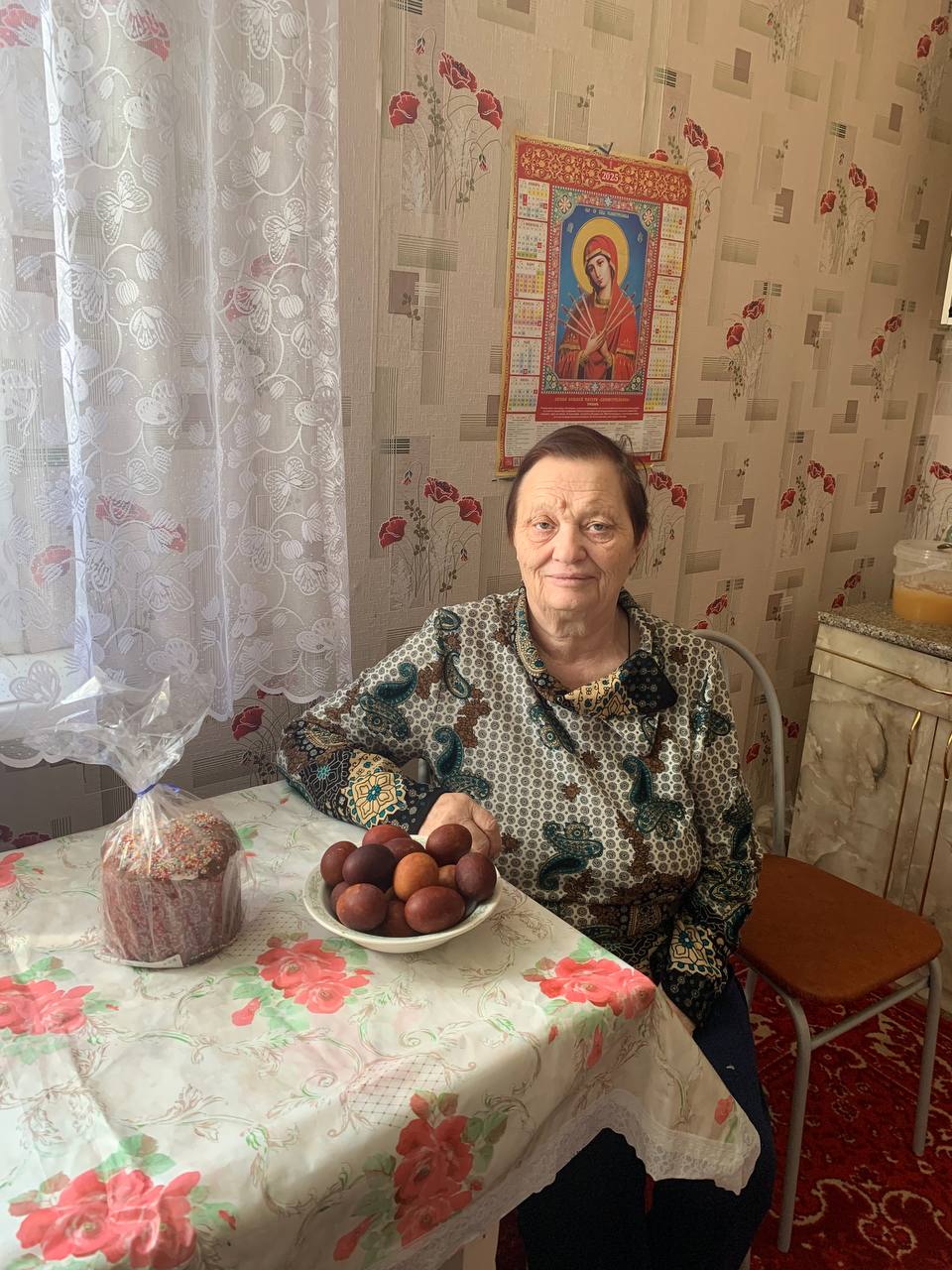 Социальные работники провели акцию «Кулич в каждый дом!»