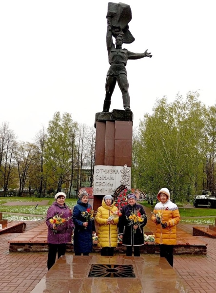 Возложение цветов в парке Победы