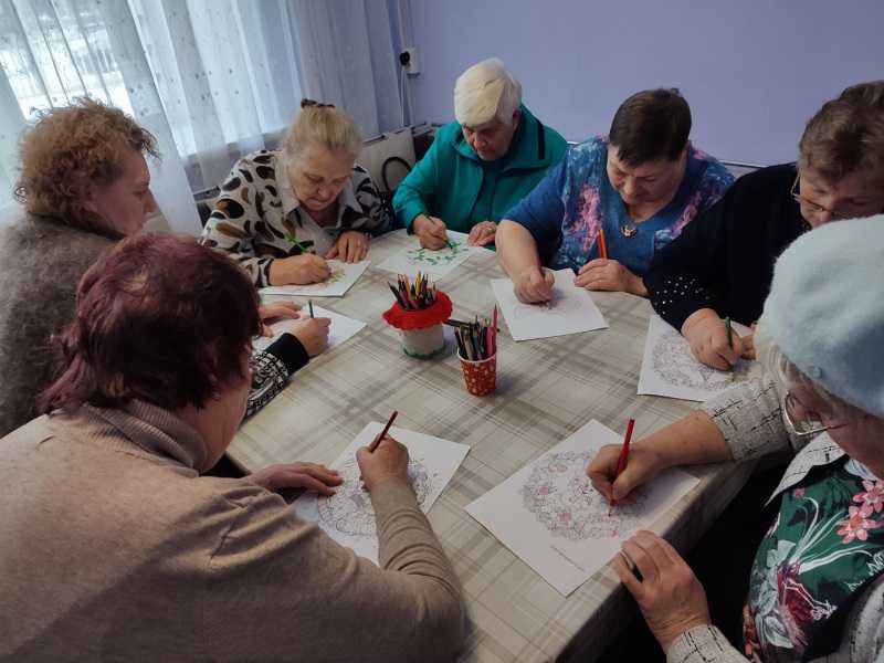 Занятие арт-терапией в ОДП